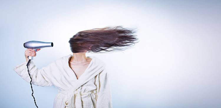 7 Reasons Ihr Haare ist Dry und Brittle