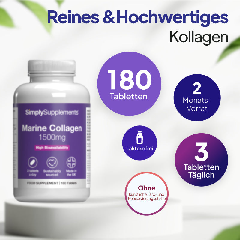 Eine Flasche des Nahrungsergänzungsmittels „SimplySupplements Marine Collagen 1500 mg“ auf einem weißen Sockel, mit deutschem Werbetext und kreisförmigen Hinweisen, die auf 180 Tabletten, einen Vorrat für 2 Monate, Laktosefreiheit und die Einnahme von 3 Tabletten täglich hinweisen.