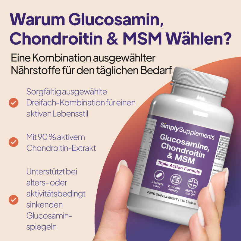 Eine Hand hält eine weiße Nahrungsergänzungsmittelflasche mit der Aufschrift „SimplySupplements Glucosamin, Chondroitin & MSM“ vor einer beige- und lilafarbenen Werbegrafik mit deutschem Text.