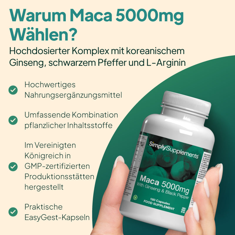 Produktgrafik für „Simply Supplements Maca 5000 mg mit Ginseng und schwarzem Pfeffer“, die eine Nahaufnahme der Flasche vor einem hellen Hintergrund zeigt, ergänzt durch ein weißes Informationsfeld mit folgenden Angaben: Nahrungsergänzungsmittel in Premiumqualität, entwickelt für Wohlbefinden und Vitalität, eine umfassende Mischung aus pflanzlichen Inhaltsstoffen, Herstellung in Großbritannien in GMP-zertifizierten Anlagen, koreanischer Ginseng, schwarzer Pfeffer und L-Arginin sowie praktische EasyGest-Kaps