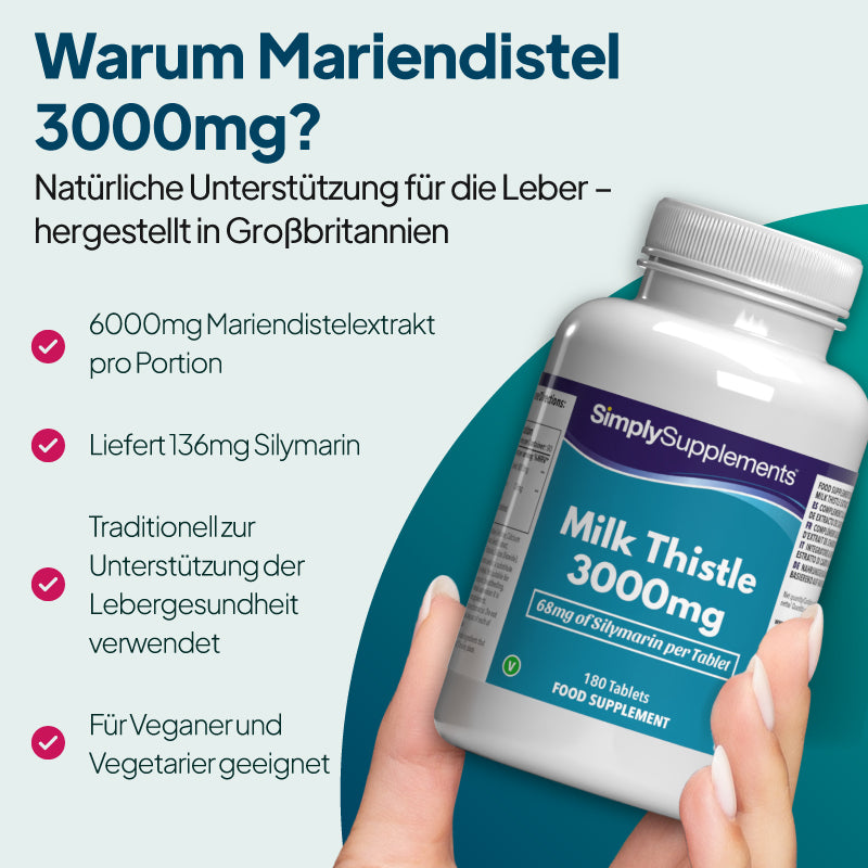 Werbegrafik für „Simply Supplements Milk Thistle 3000 mg“, die eine in der Hand gehaltene Flasche zeigt, mit Text, der folgende Angaben hervorhebt: 6000 mg Mariendistelextrakt pro Portion, 136 mg des Wirkstoffs Silymarin, traditionelle Verwendung zur natürlichen Unterstützung der Leber sowie Eignung für Veganer und Vegetarier.