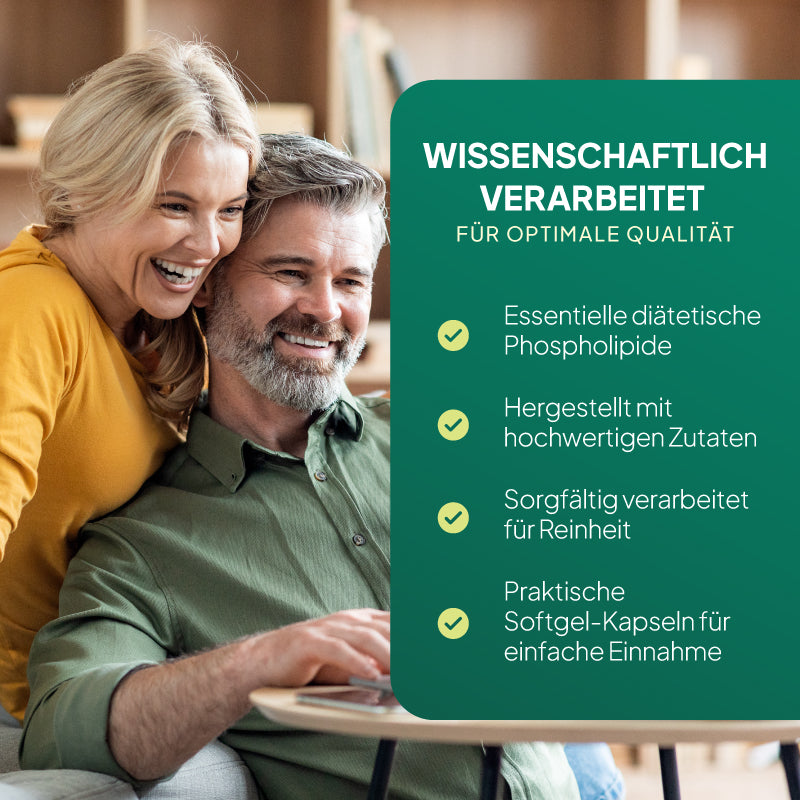 Ein lächelndes Paar sitzt in einem Innenraum, rechts davon befindet sich eine große, dunkelgrüne Texttafel mit einem deutschen Werbetext über wissenschaftlich aufbereitete Nahrungsphospholipide und wichtige Inhaltsstoffe. Da Menschen und eine reale Umgebung zu sehen sind, wird dieses Bild als „Lifestyle“ und nicht als „Produkt/Verpackung“ oder „Anleitungsdiagramm“ klassifiziert.